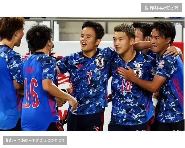 日本队中后场配置趋于稳定，远藤航的拦截能力对保护防线至关重要。